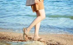 Store Kona Leather Flip-Flop  |  Brindle/Silver Birch Femme Sandales